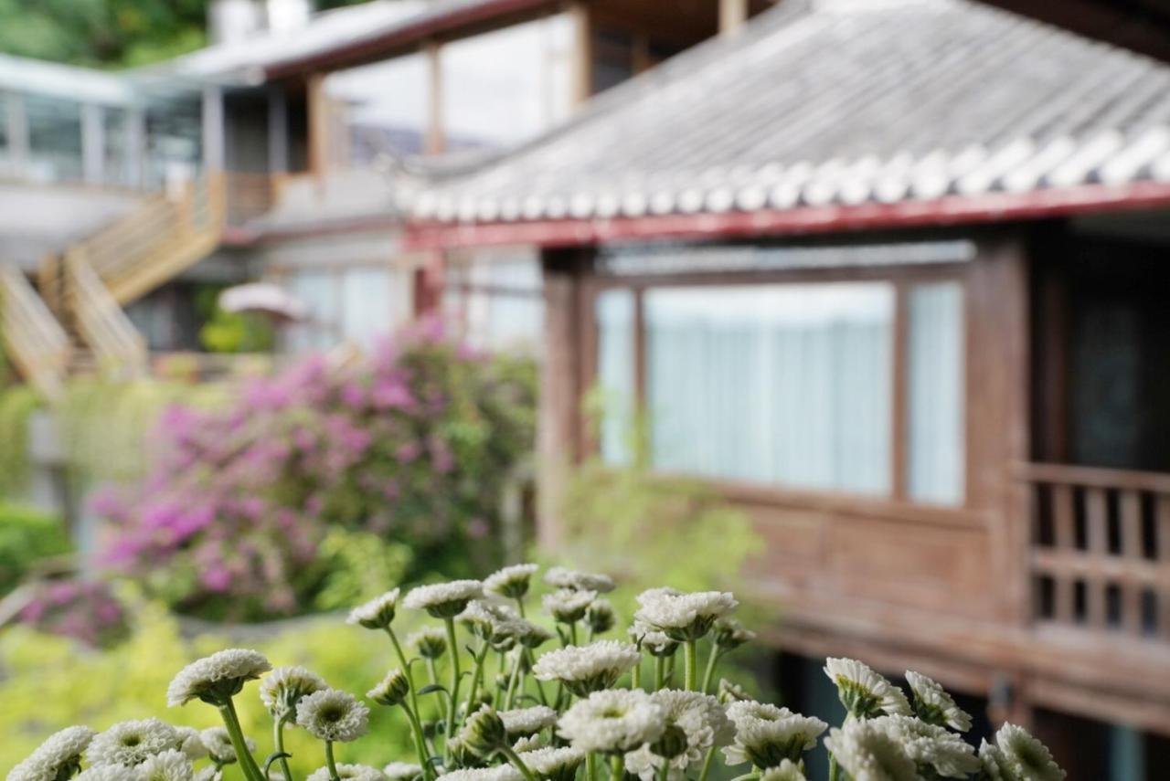 Ne-Tsang Inn Lijiang Лицзян Экстерьер фото