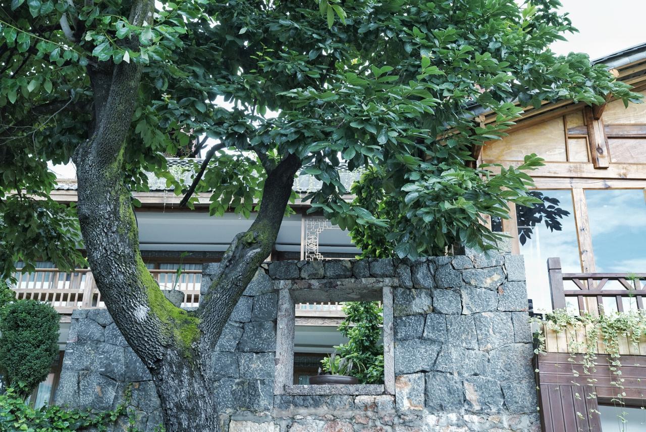 Ne-Tsang Inn Lijiang Лицзян Экстерьер фото